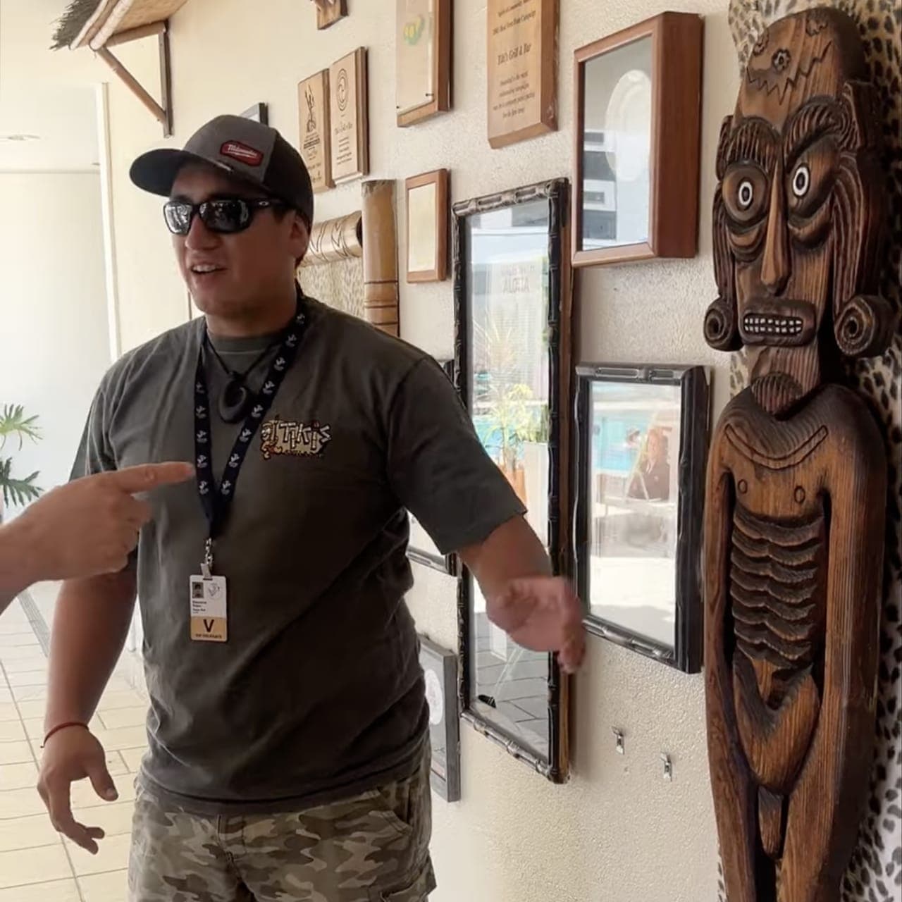 Native Rapa Nui Artists Etian Rapu and Michale Pate discussing their Tiki carving styles at Tiki's Grill & Bar during FestPAC.
